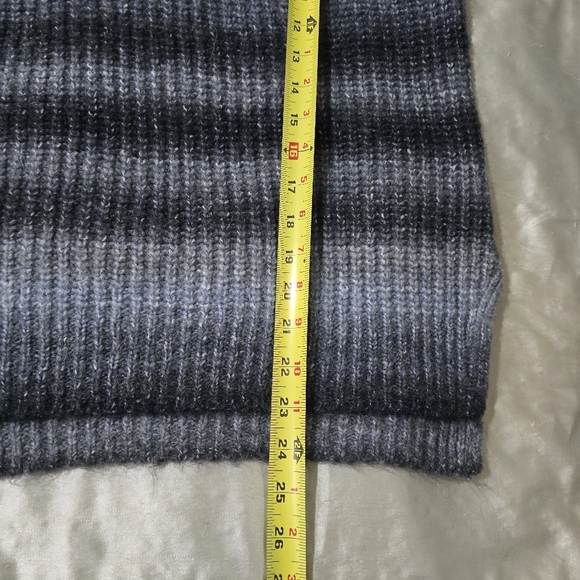 Girl's Youth Old Navy Blue & Gray Ombre Striped Long Sleeve Sweater - Picture 6 of 8